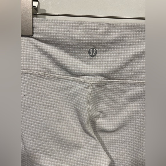 Lululemon 3/4 leggings, size 4, beige - Picture 5 of 9